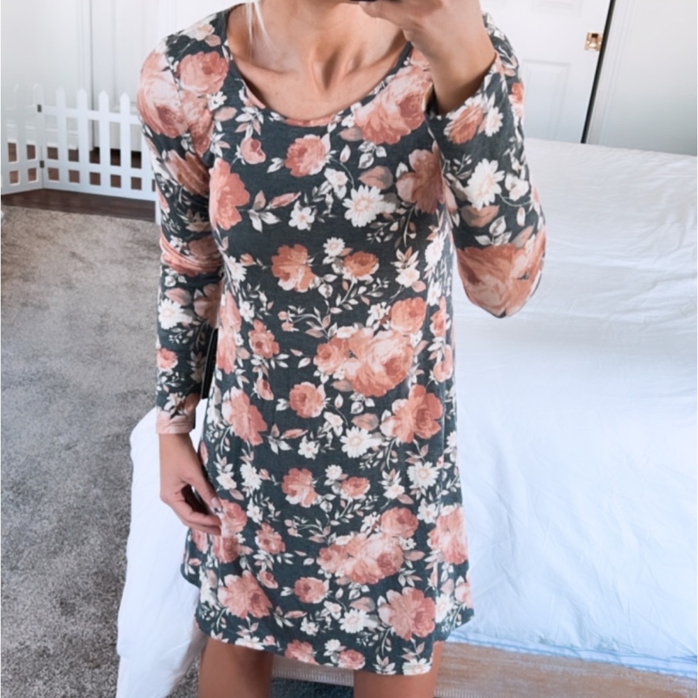 NWT Amy Byer Floral Print Long Sleeve Cutout Back Dress